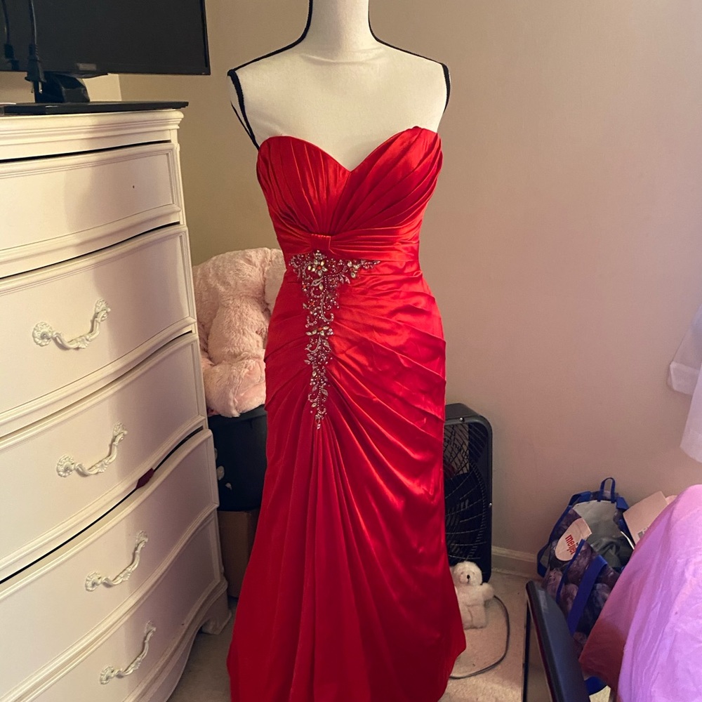 Beautiful Formal Red Prom Evening Dress ❤️